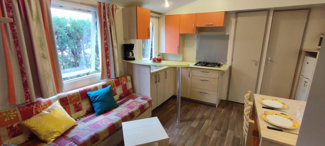 Mobil Home 6 Places ลาโรคด็องเตรง ภายนอก รูปภาพ